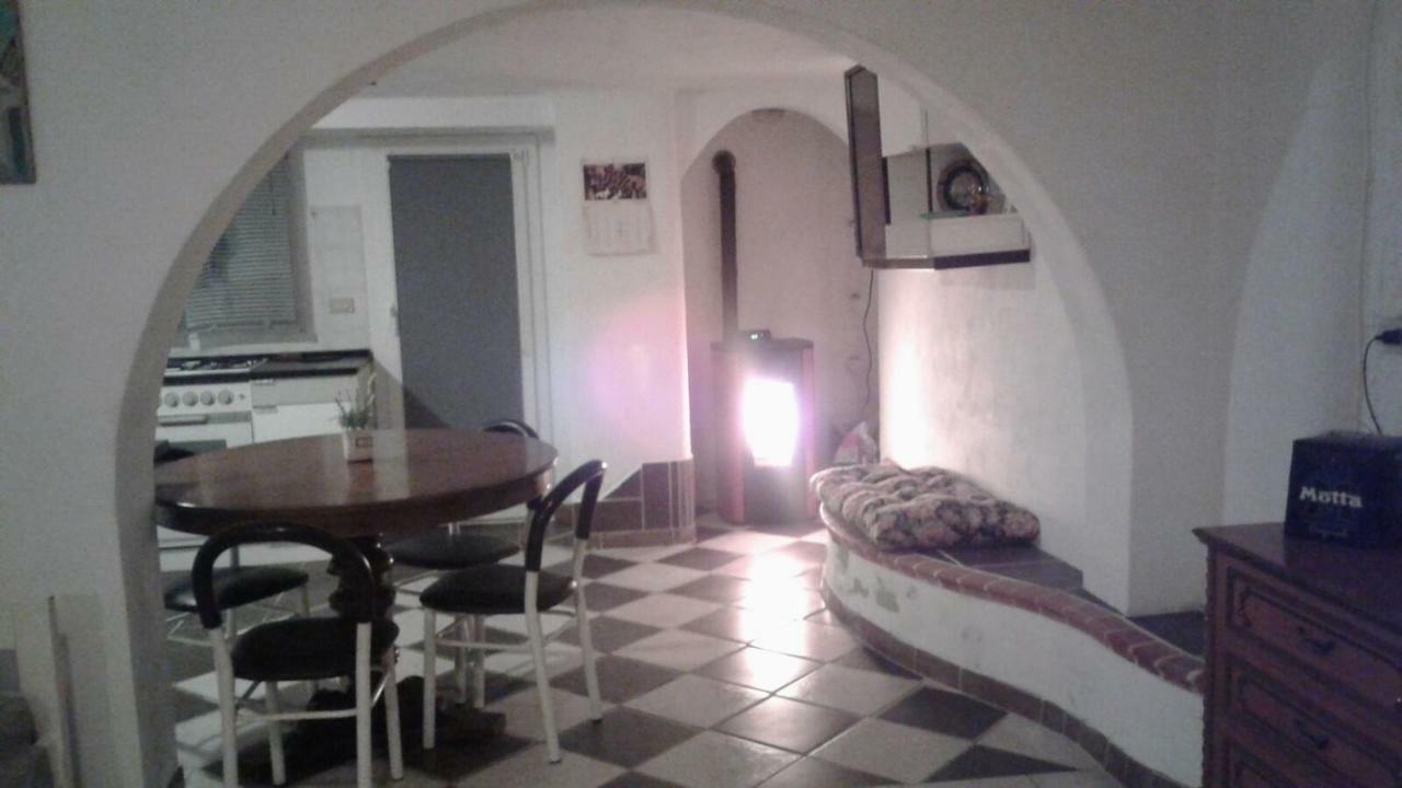 Appartement Da Sonia à Varallo Pombia Extérieur photo